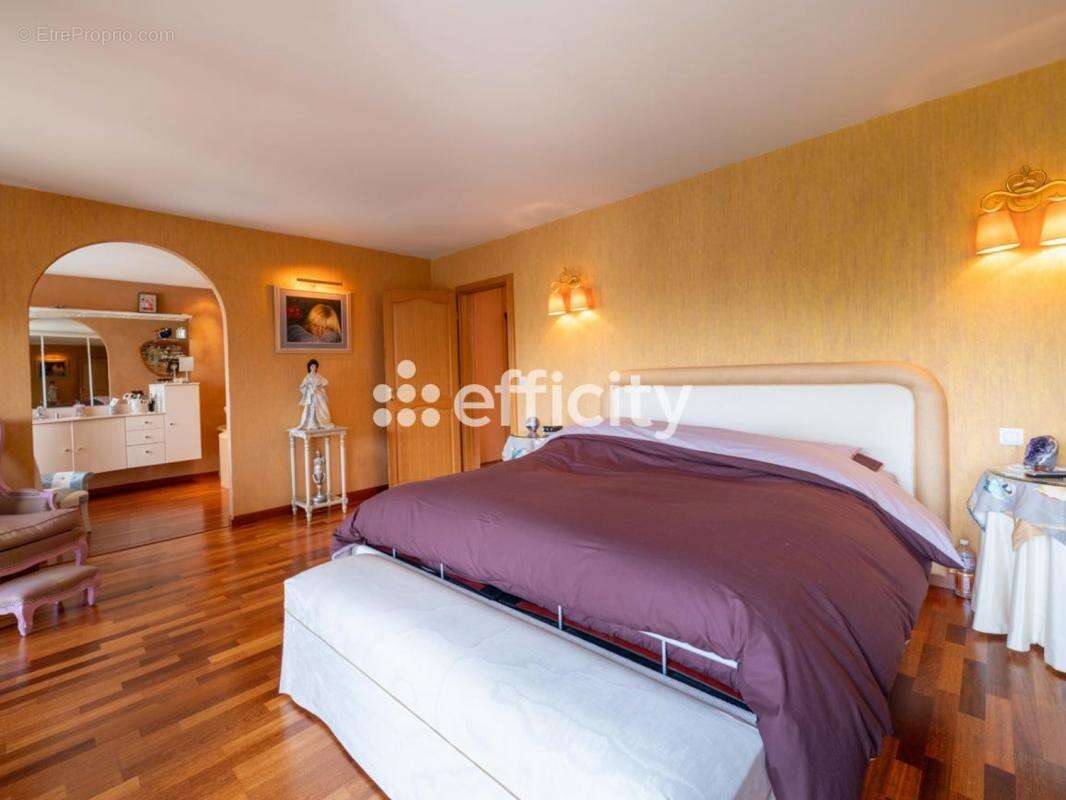 Maison à BRY-SUR-MARNE