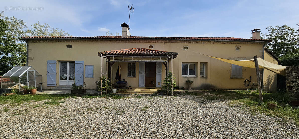 Maison à CASTELNAU-D'AUZAN