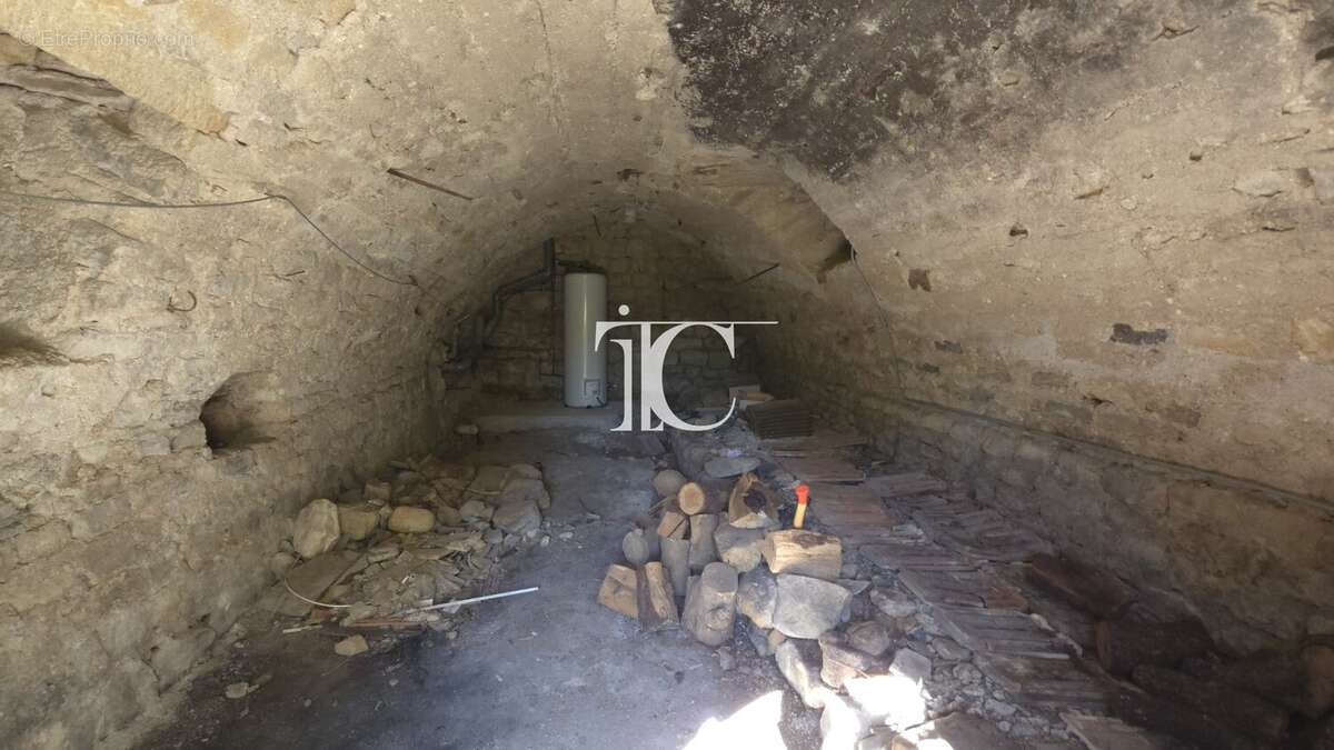 Authenticité, élégance et confort au cur du Sud Ardèche : une maison en pierre rare avec piscine où tout se fait à pied. - photo 29