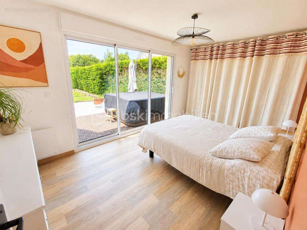 Villandry – Belle maison familiale de 144 m² avec 5 chambres, jardin et terrasse plein sud - photo 8