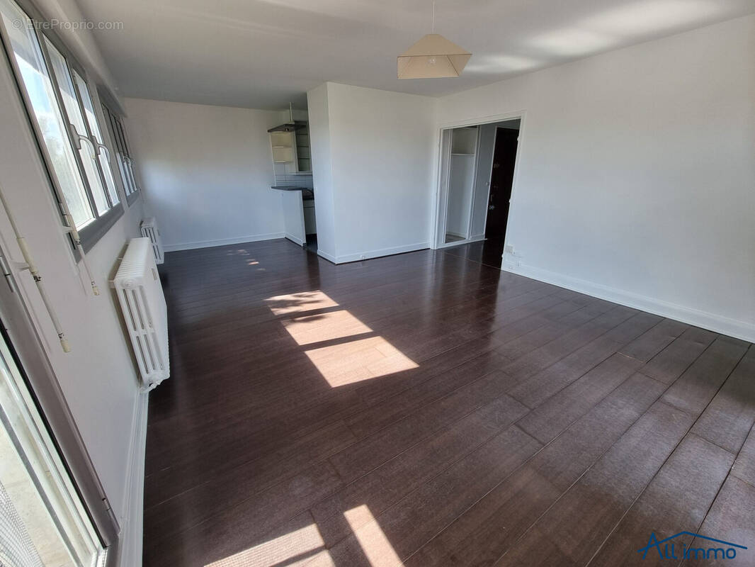 Appartement à SAINT-MAUR-DES-FOSSES