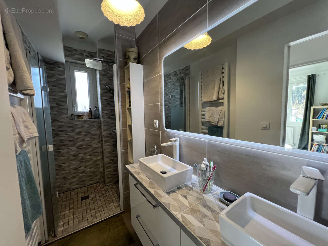 Maison à GUILHERAND-GRANGES