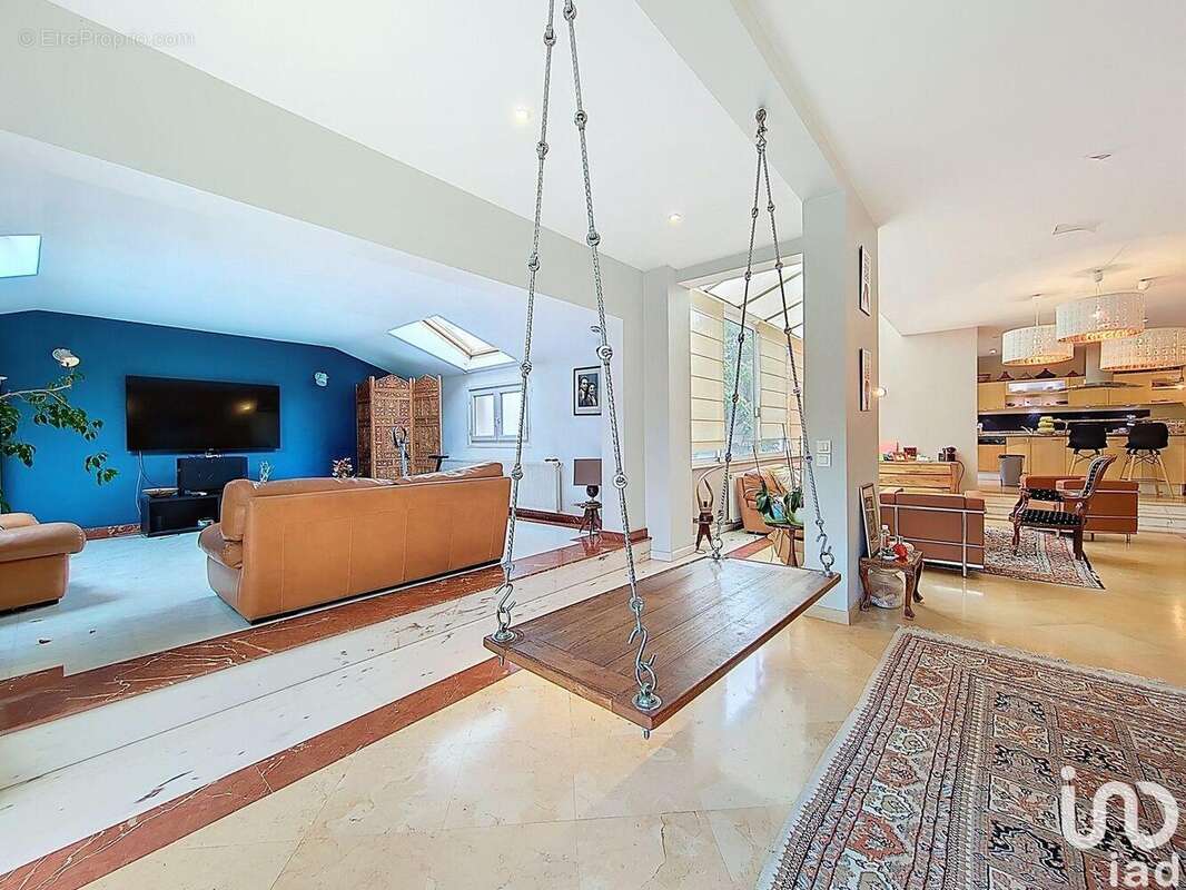 Photo 2 - Commerce à LES MUREAUX