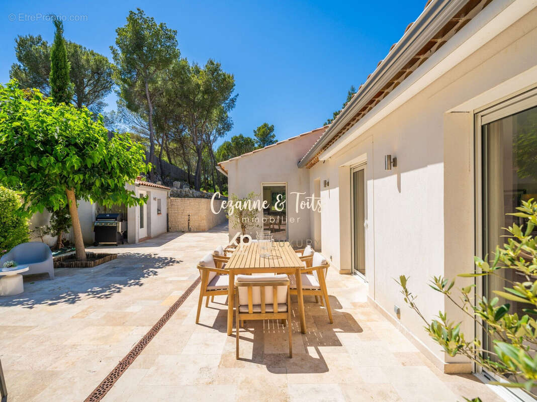 Maison à VENTABREN