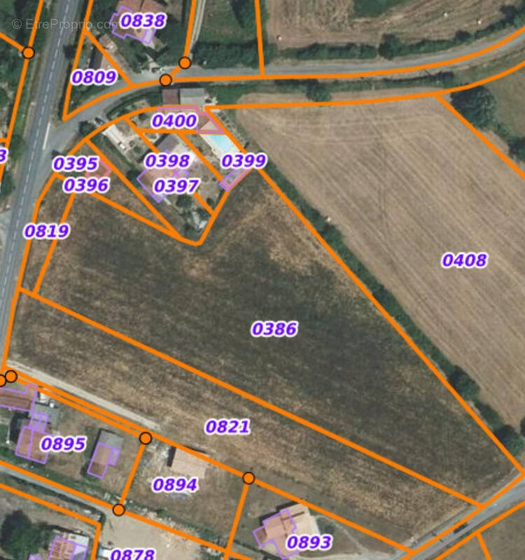 Terrain à TANUS