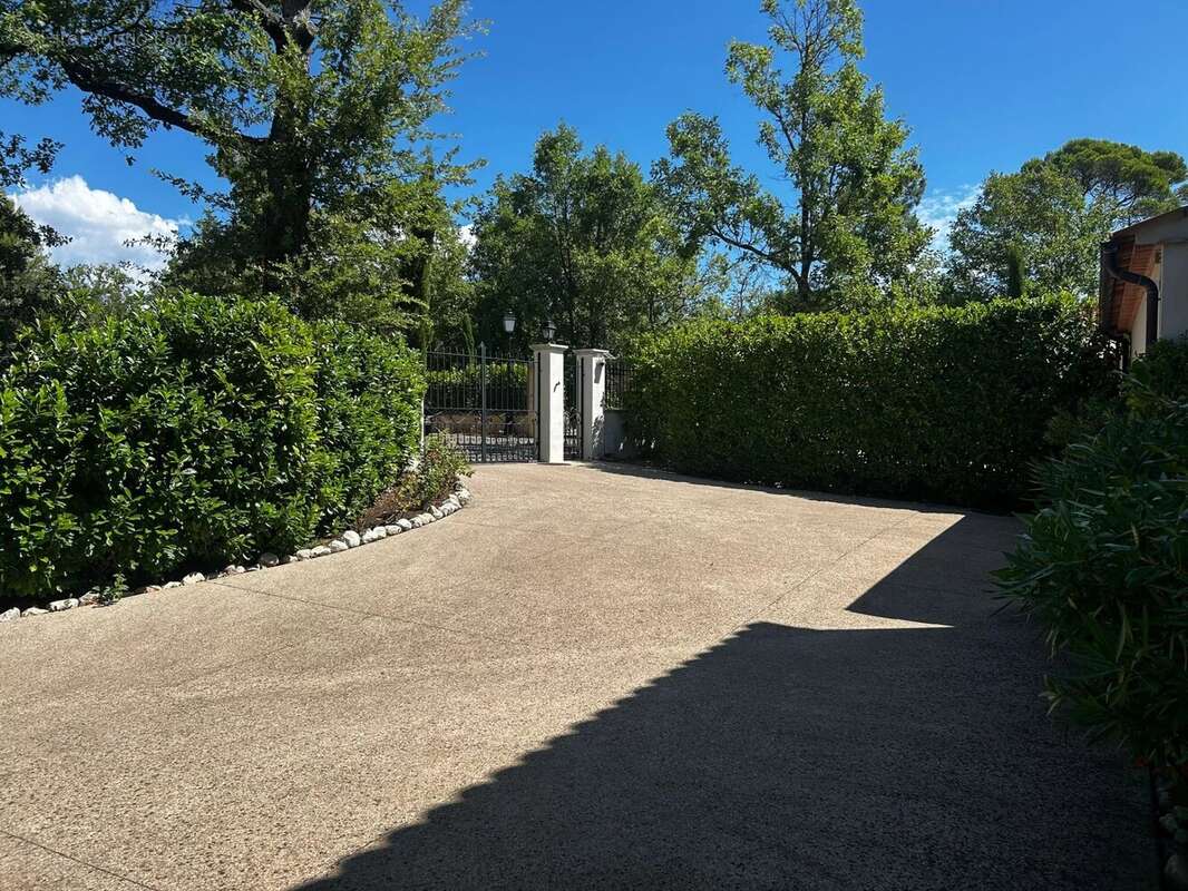 Maison à TOURRETTES