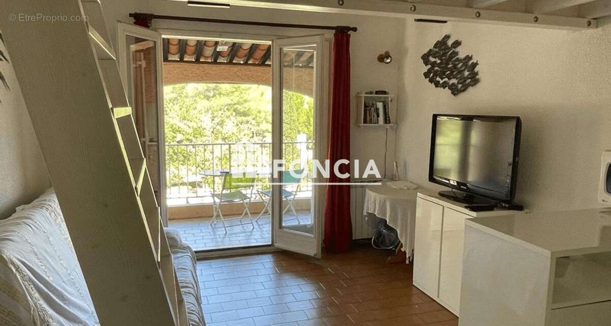 Appartement à SAINT-CYR-SUR-MER