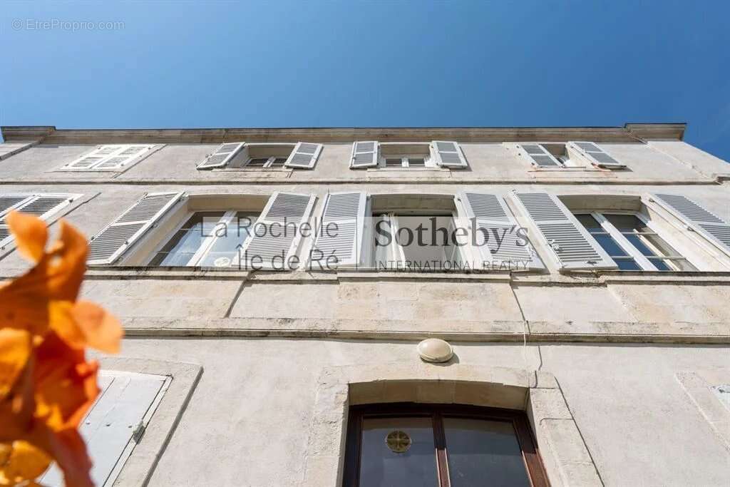 Un vrai citadin proche du port et de ses rues commerçantes, à la - photo 15