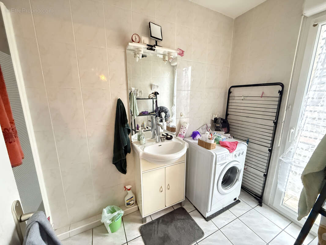 Appartement T2 traversant avec terrasse - vendu loué - photo 8