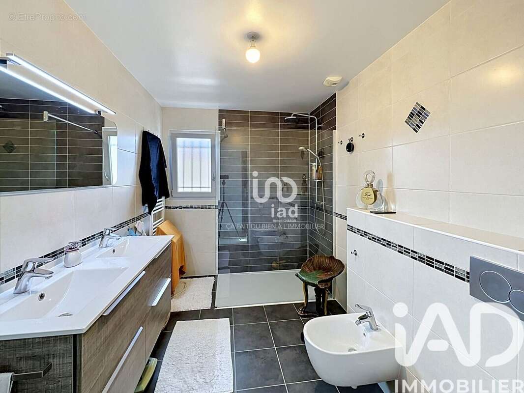 Maison 95 m² à Viviers-Du-Lac  - photo 8