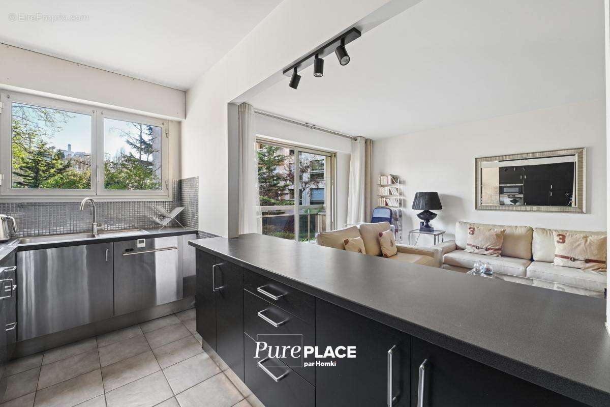 Appartement à PARIS-17E