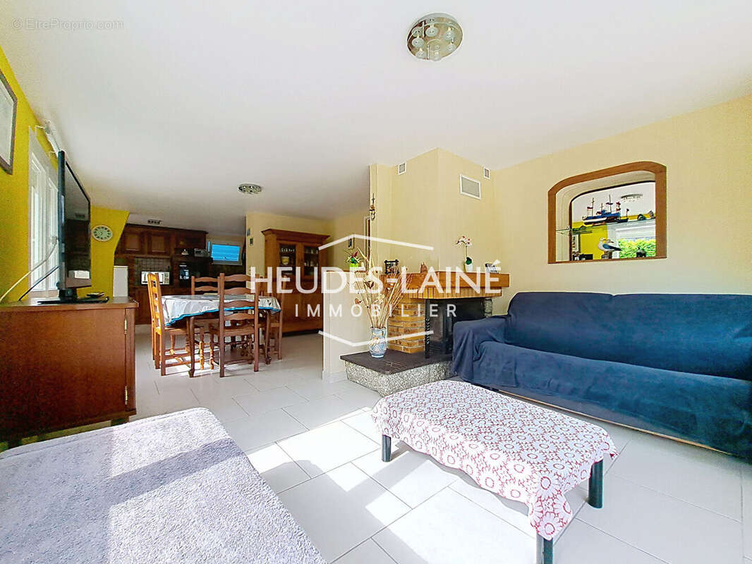 Appartement- rez-de-cour - à vendre - JULLOUVILLE - 50610 - photo 2