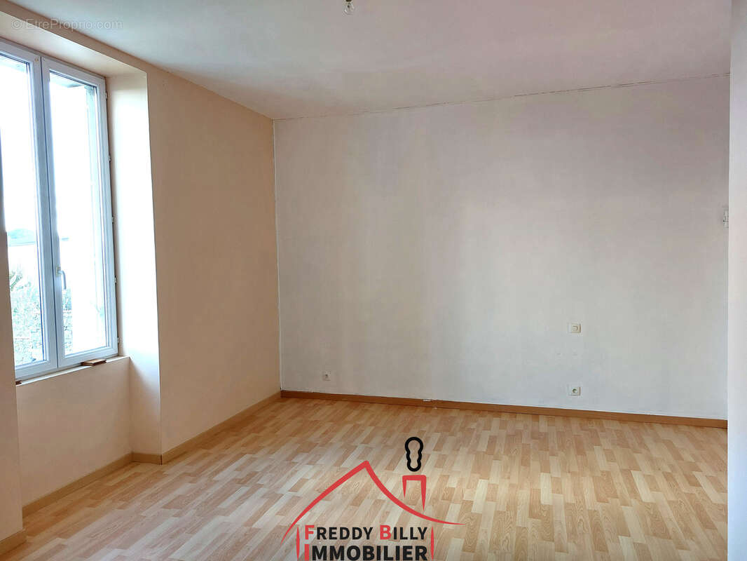 Maison à SAINT-VARENT