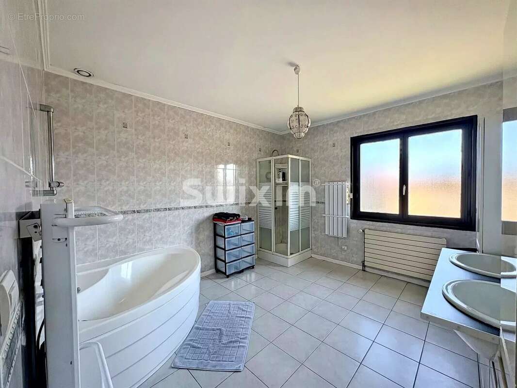 Grande maison à fort potentiel - photo 10