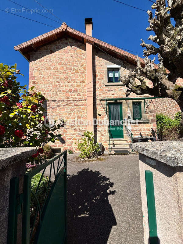 Maison à COURS-LA-VILLE