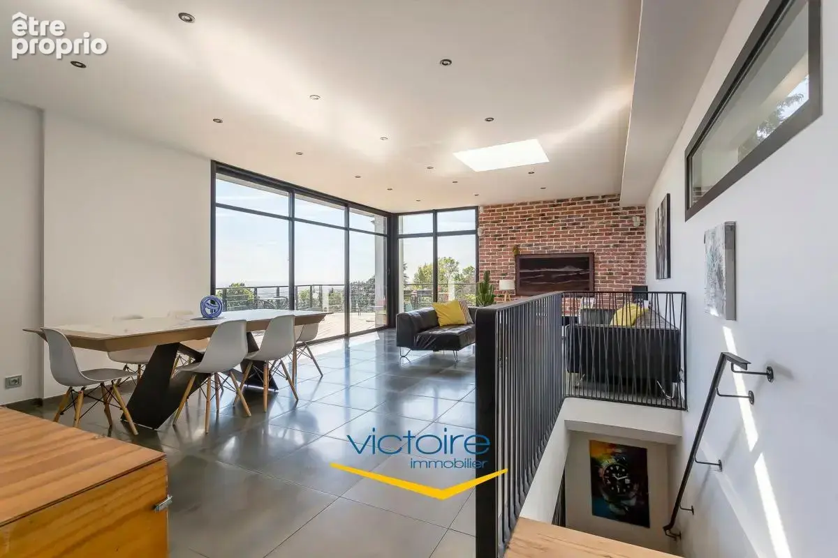 Exclusivité - Maison et adresse de prestige - Vue panoramique sur la Skyline Lyonnaise - piscine, jacuzzi, cinéma - photo 6
