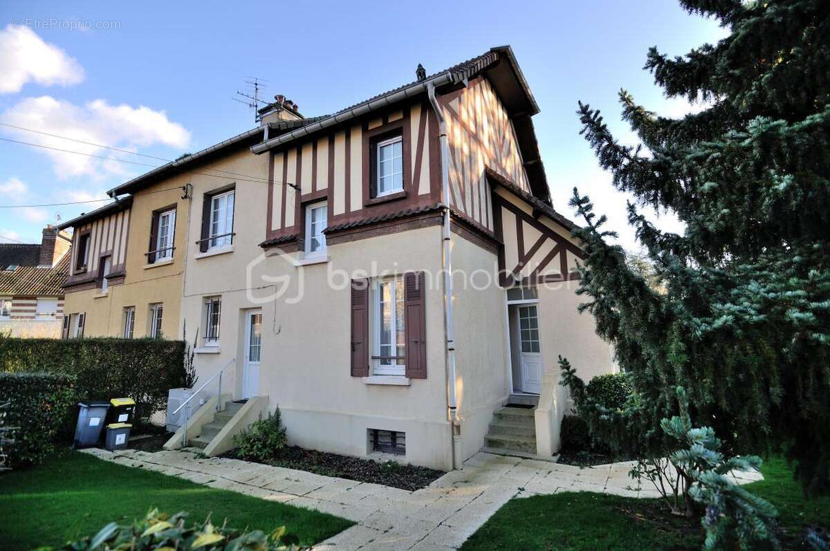 Maison à NOTRE-DAME-DE-GRAVENCHON