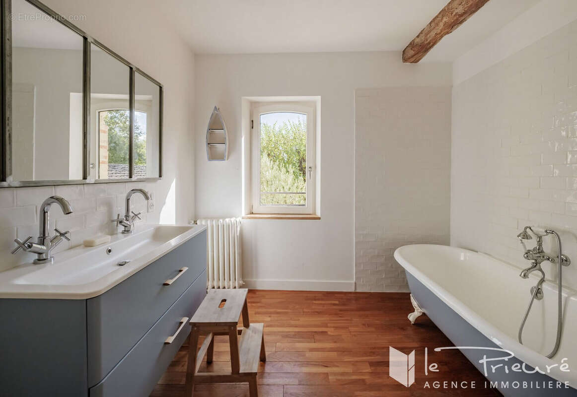 A seulement 10 mlin d'Albi !  Superbe corps de ferme rénové, 461 m², verrière, piscine et jardin arboré de 5000 m², cadre paisib - photo 13