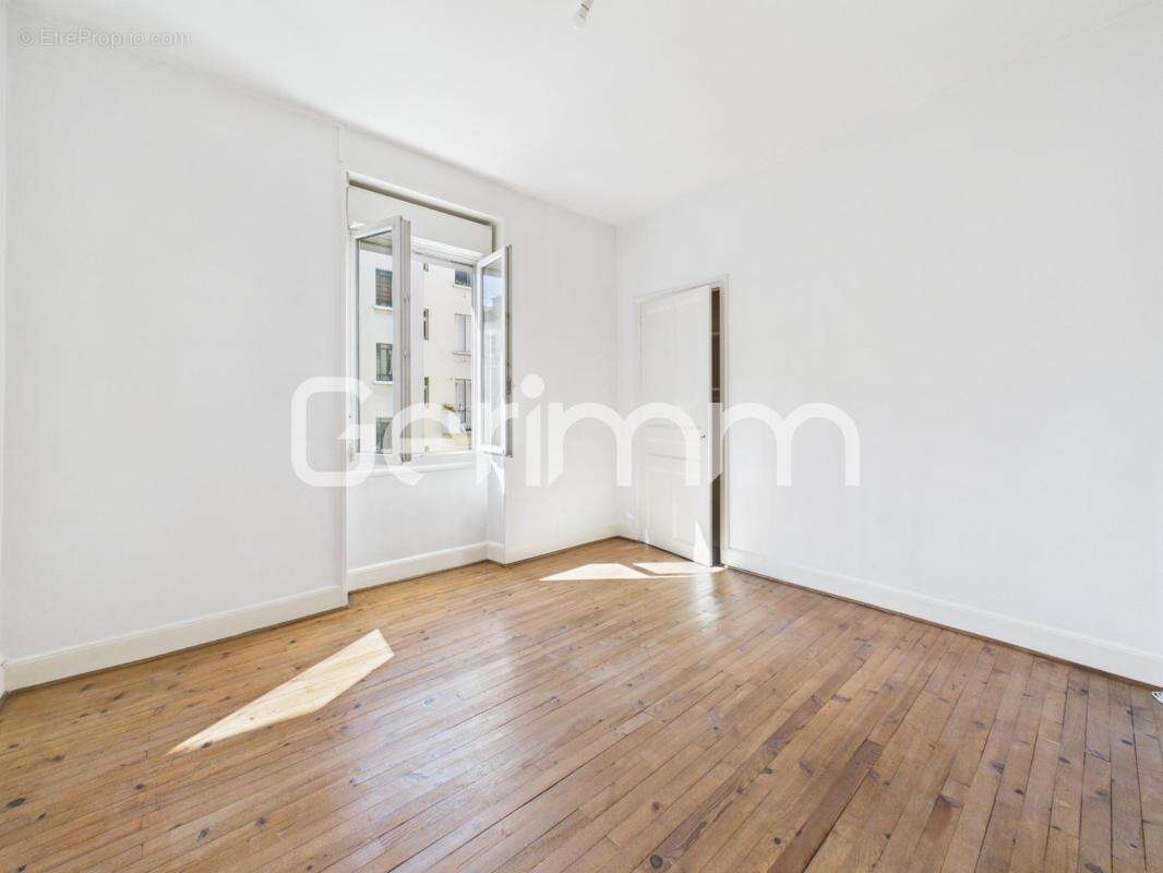 Vente - Appartement - 3 pièces + cuisine - 70 m² - 185 000 € - - photo 6