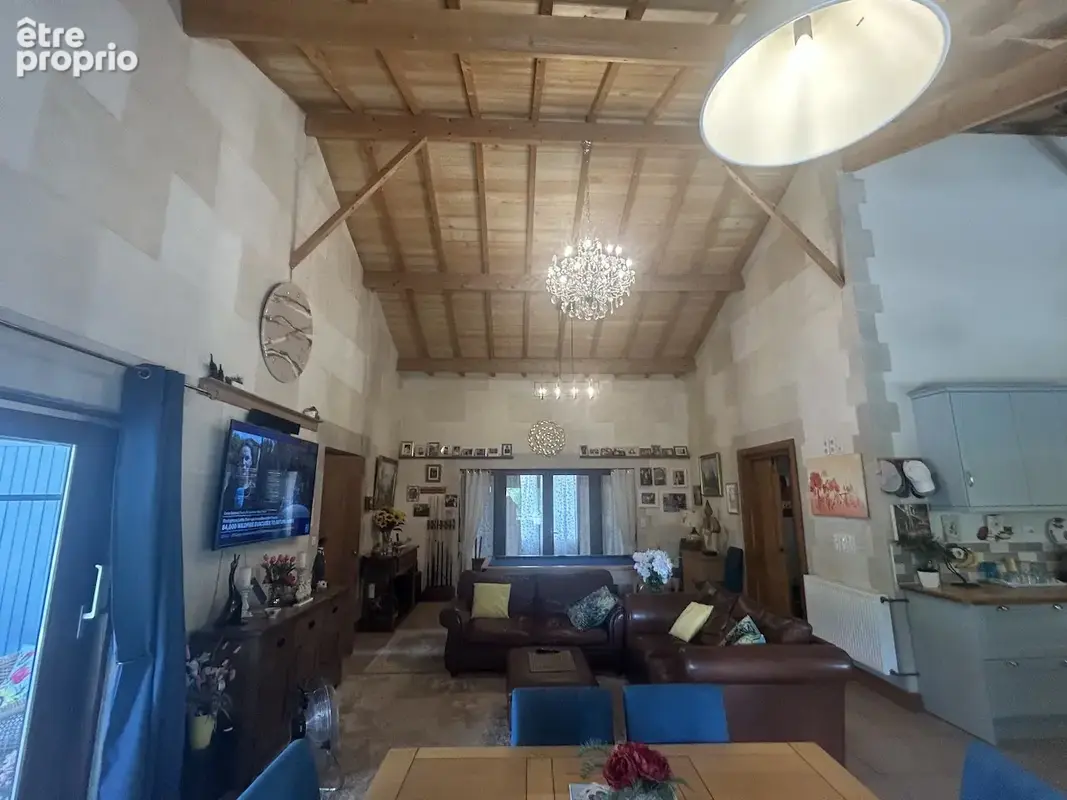 Maison d'architect avec étang, piscine, dépendances au calme. - photo 28