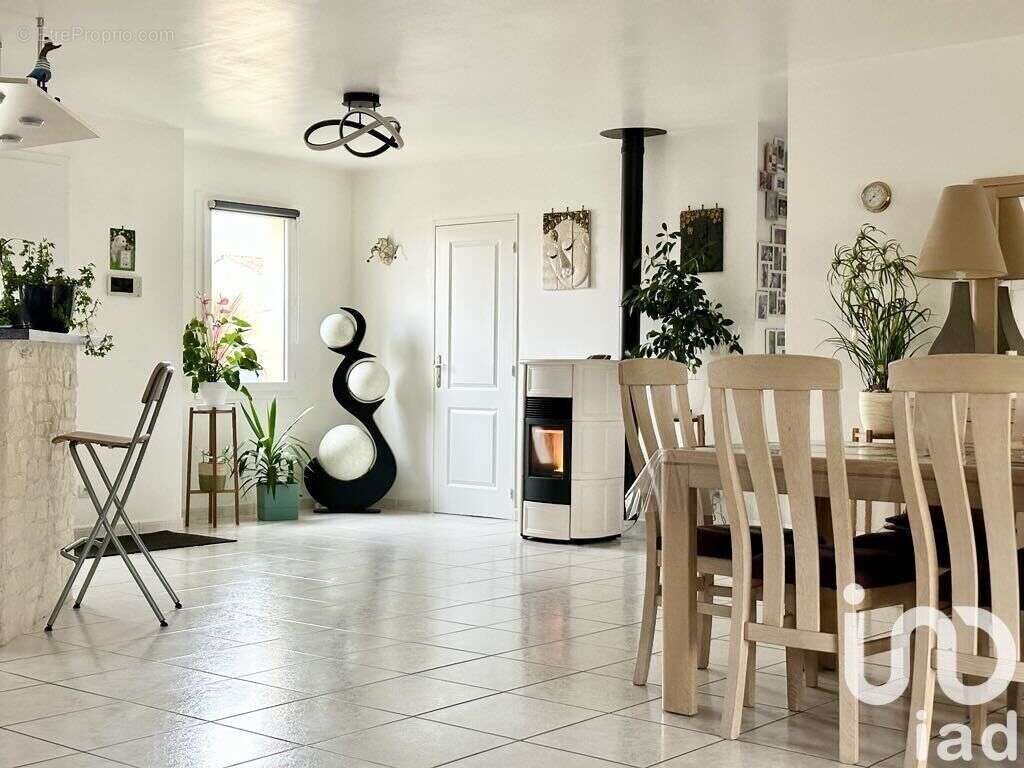 Photo 3 - Maison à SAINT-ETIENNE-DU-BOIS