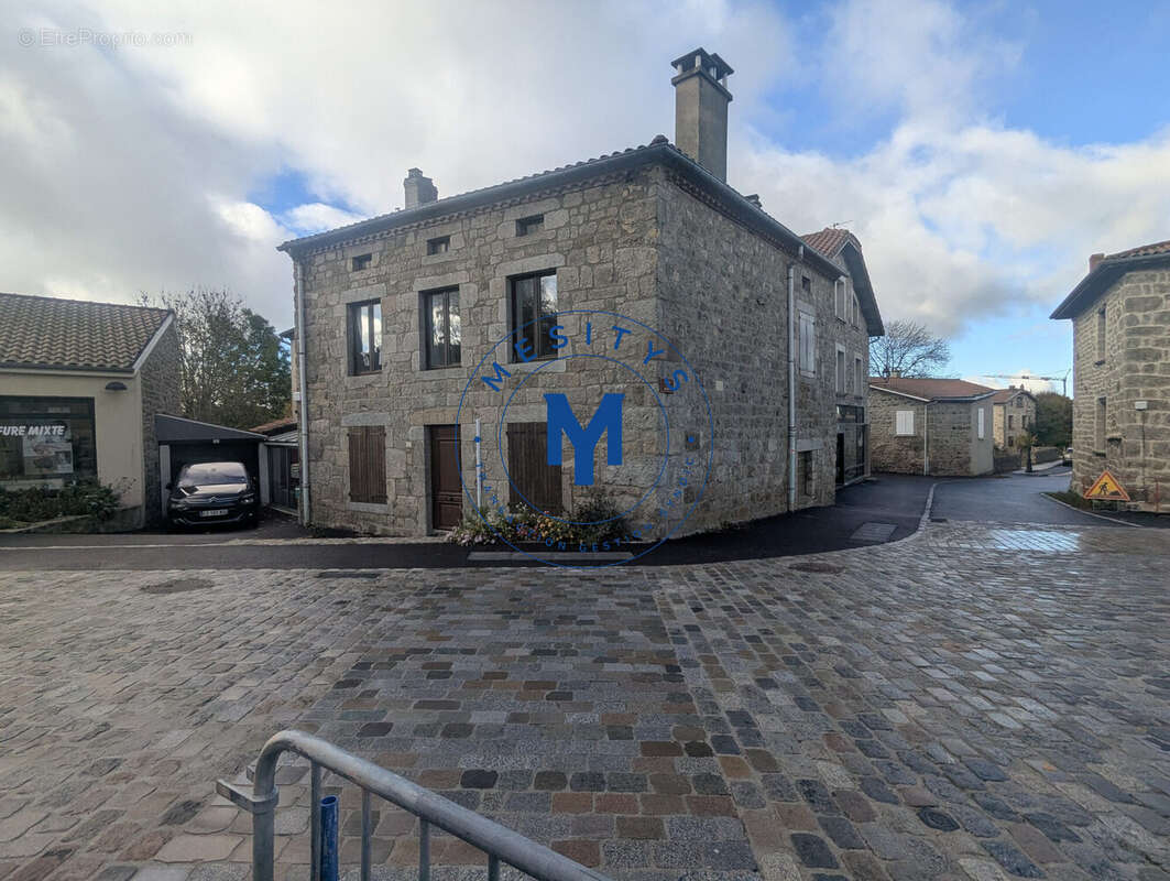 Maison à SAINT-ROMAIN-LACHALM