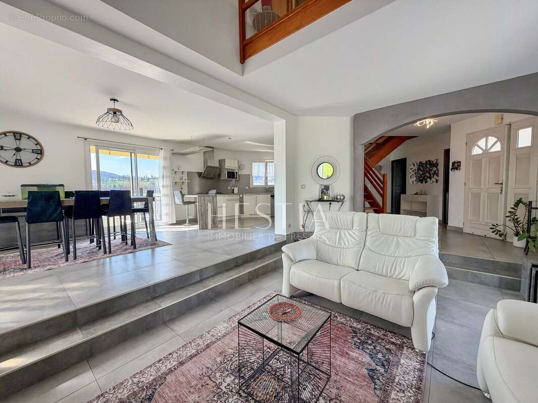 Maison à SAINT-MARTIN-BELLEVUE