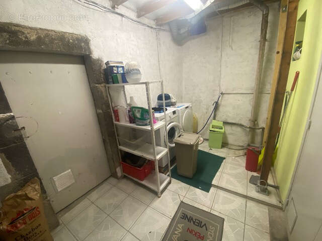 Maison de bourg avec terrasse , garage et possibilité de faire un studio/F1 indépendant - photo 8