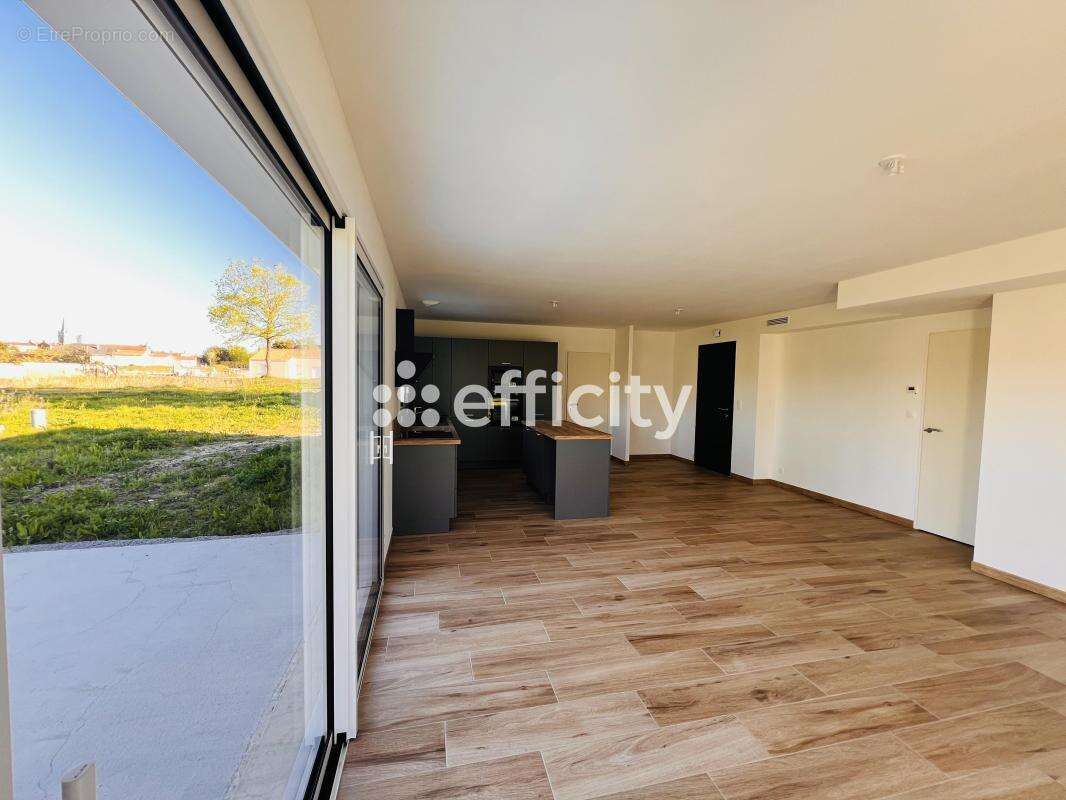 Maison à NIEUL-LE-DOLENT