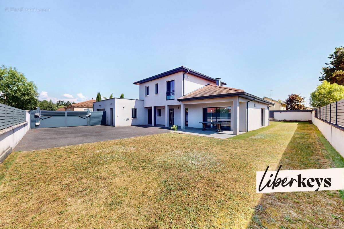 Maison à SAINT-ROMAIN-DE-JALIONAS