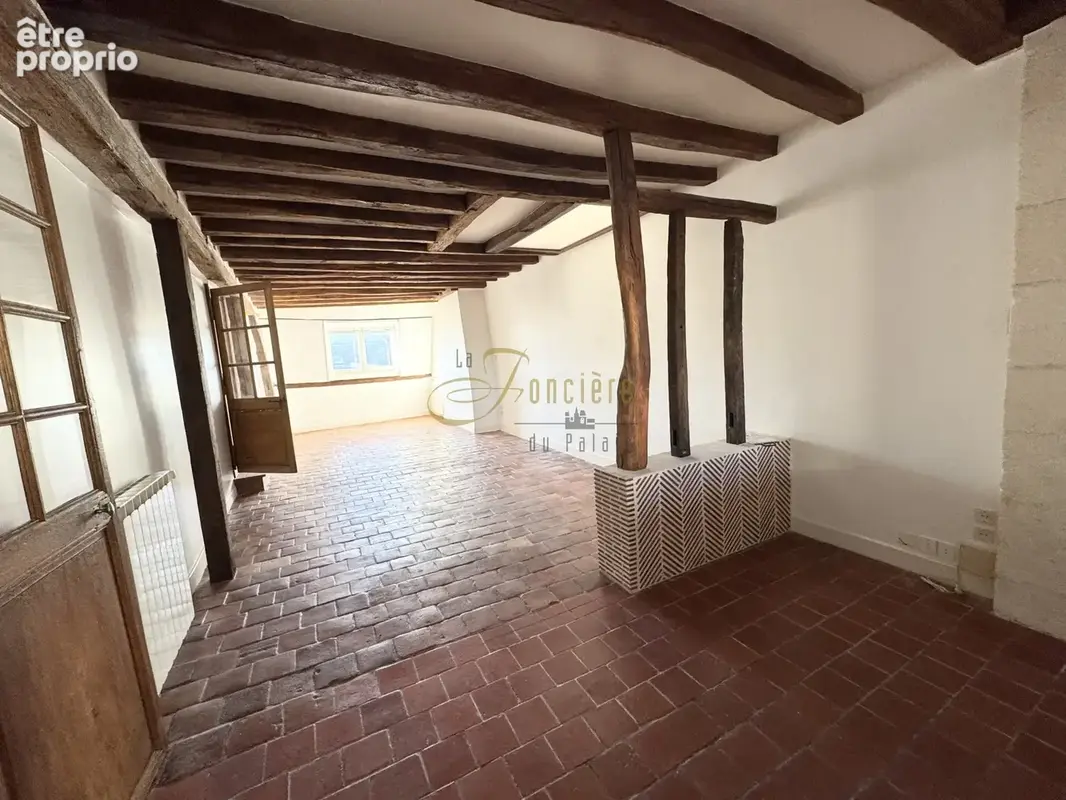 Appartement rénové situé au 2ème étage au sein d'un bel immeuble au pied de l'hotel dieu - photo 2