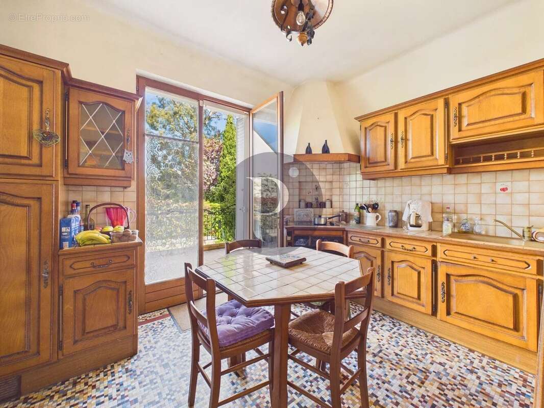 Maison à VERRIERES-LE-BUISSON