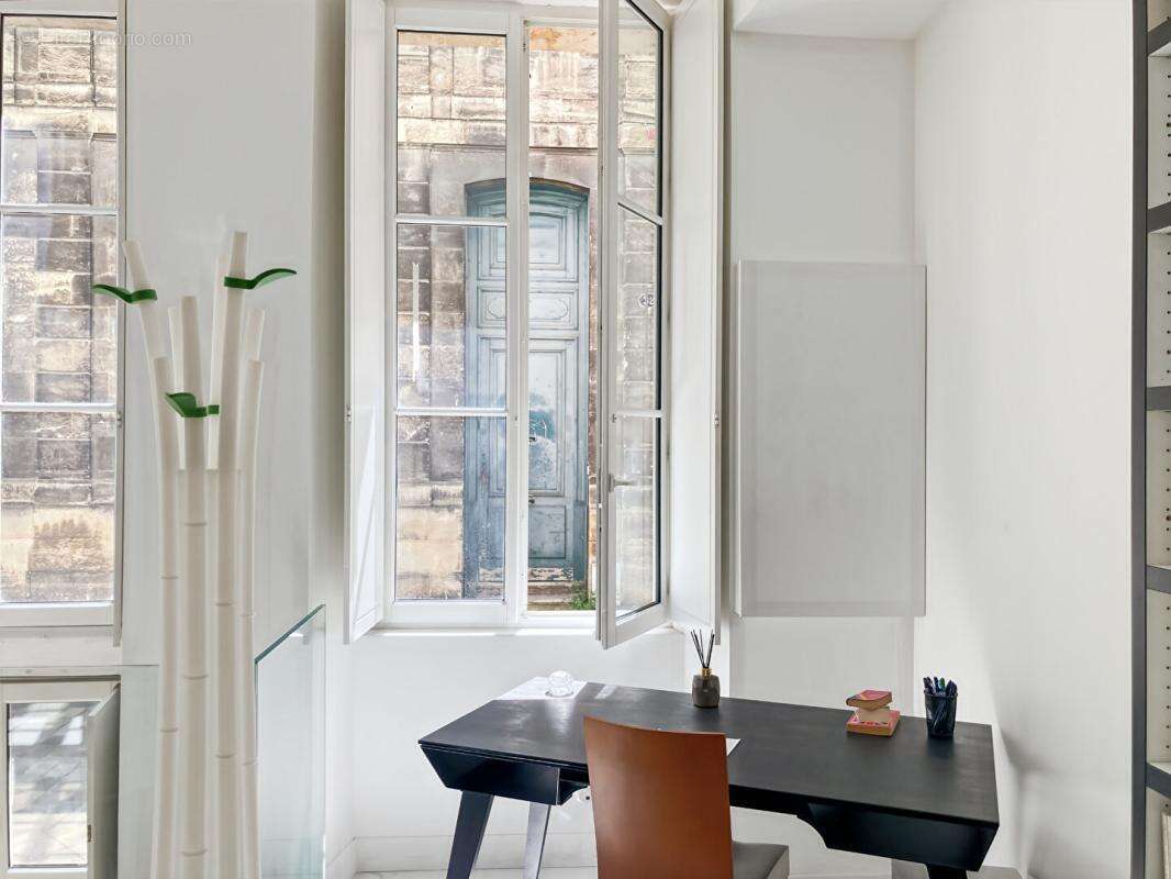 Elégant appartement avec prestations haut de gamme à proximité immédiate de Pey Berland - photo 7