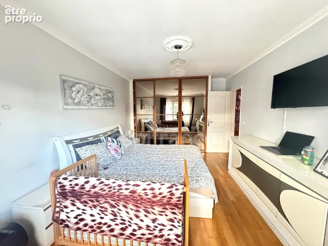 Grande VILLA de 12 pièces à vendre - 246 m² - Maison Familiale ou IMMEUBLE DE RAPPORT - 5 Appartements possible avec jardin et 4 - photo 6