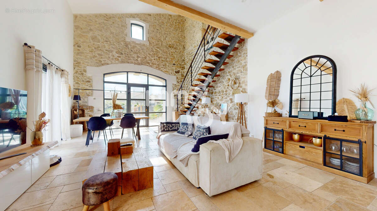 Maison à OUVEILLAN