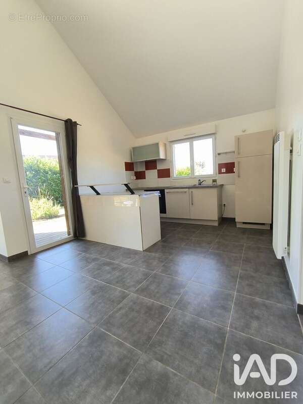 Maison 92 m² à Saint-Just  - photo 5