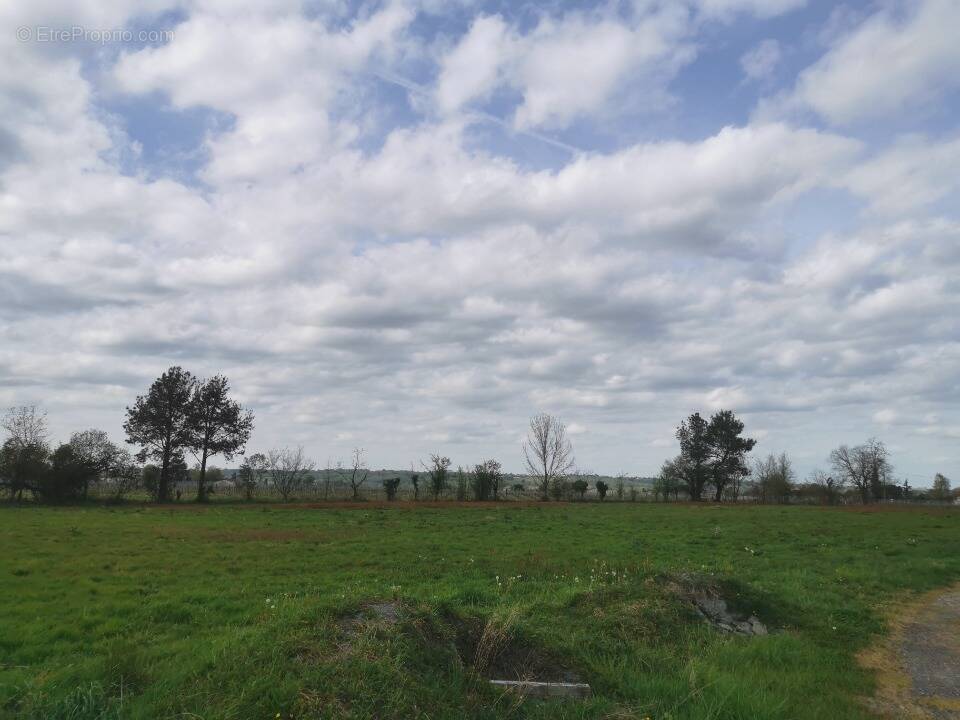 Terrain à LANDIRAS
