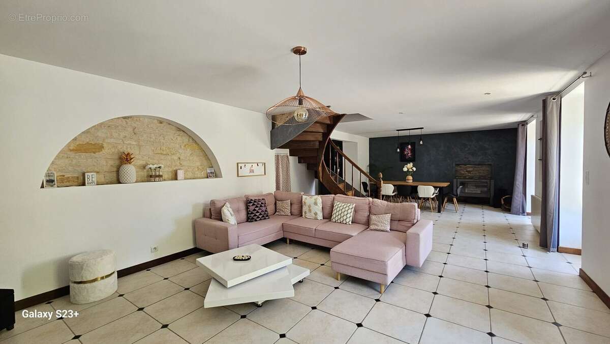 Maison 180 m² à Saint-Symphorien  - photo 8
