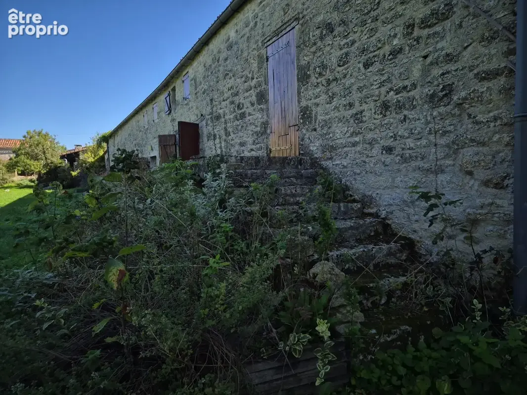 Corps de Ferme de 340 m2, avec plusieurs maisons indépendantes et 200 m2 de dépendances - photo 56