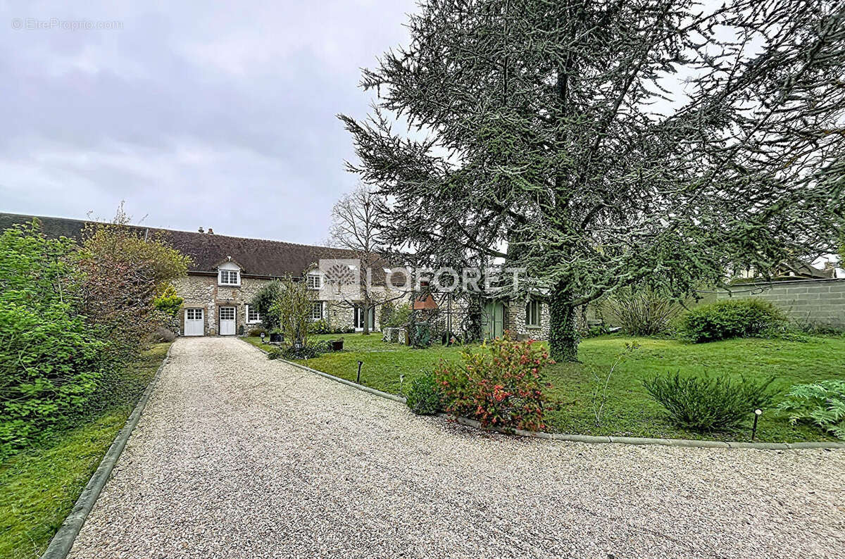 Maison à COURCELLES-SUR-SEINE