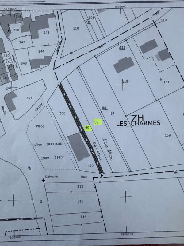 Terrain à POINCON-LES-LARREY