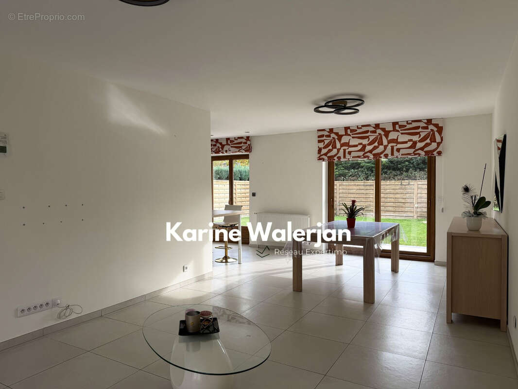 Maison à COURRIERES