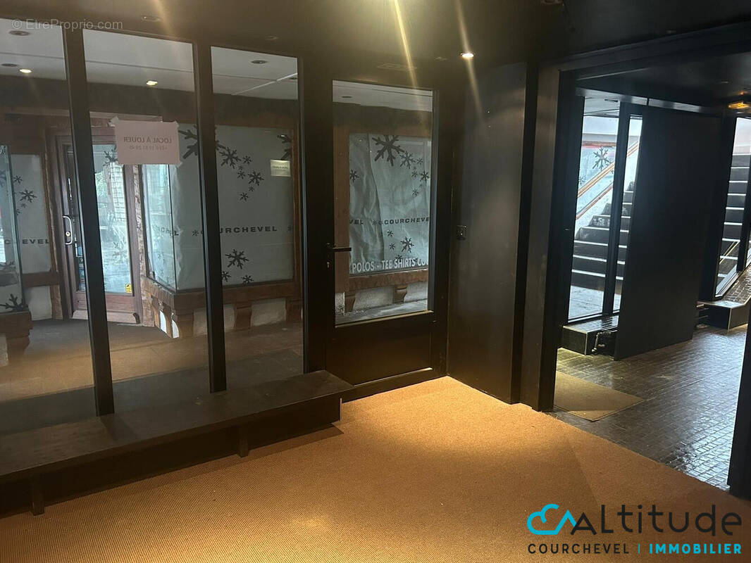 Commerce à LA PERRIERE