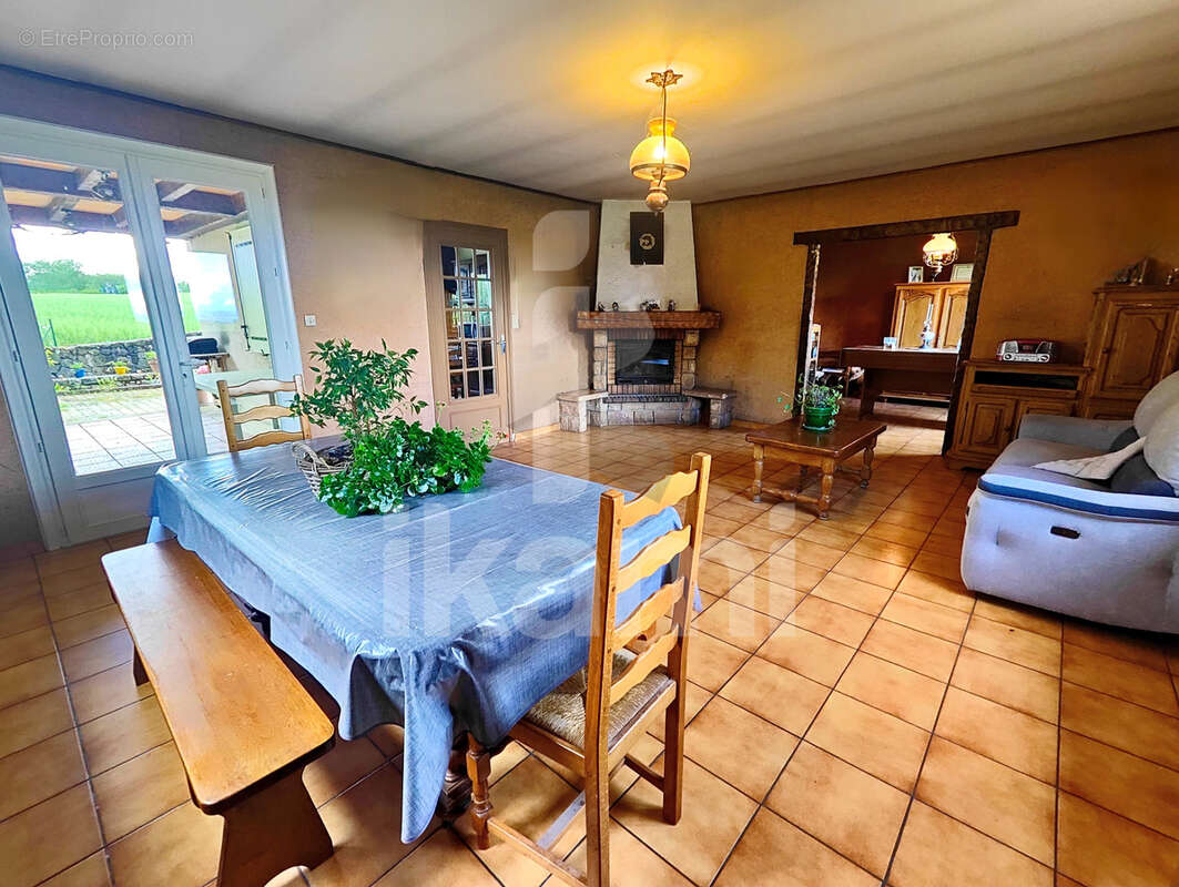 Maison à SAINT-CYR