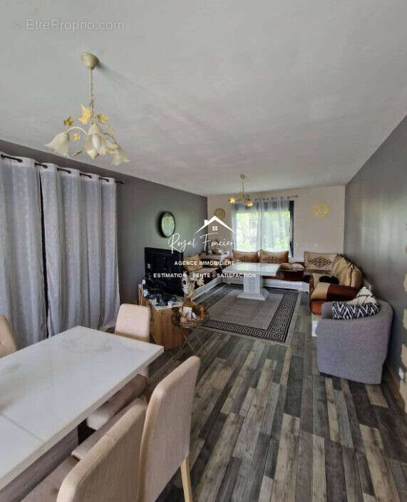 Pièce de vie de 32 m2  - Maison à CHATELLERAULT