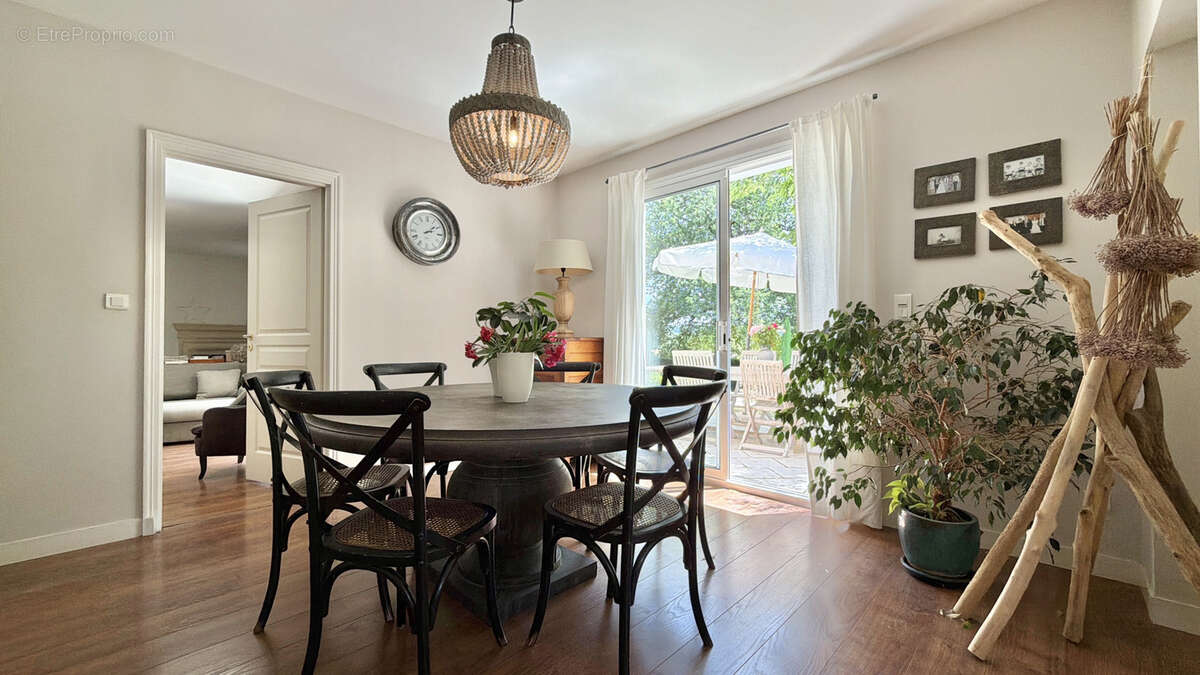 Maison contemporaine avec piscine et jardin - photo 9