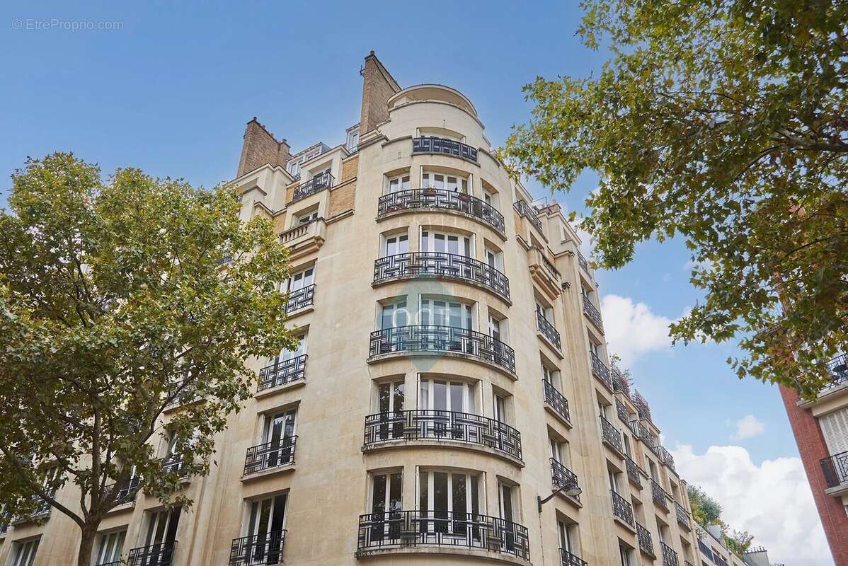 Appartement à PARIS-16E