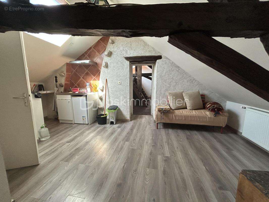 Maison à LAROCHE-SAINT-CYDROINE
