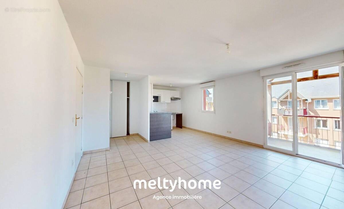 Appartement à LA RIVIERE-SAINT-SAUVEUR