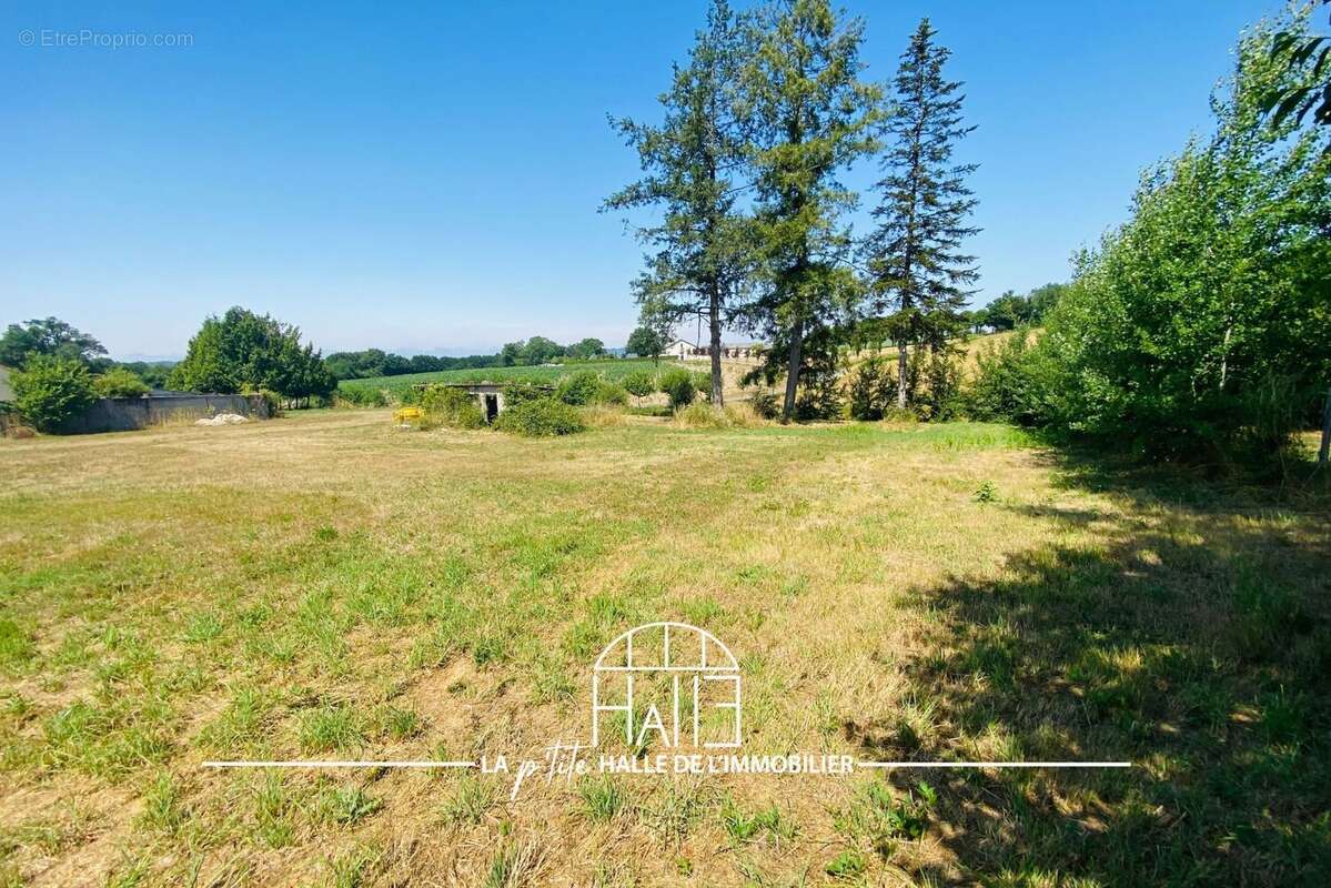 Terrain à NANTIAT
